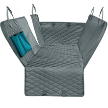 Lade das Bild in den Galerie-Viewer, PauliTravel – der Rücksitzschutz für Hunde mit Anschnallgurt