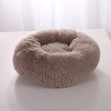Lade das Bild in den Galerie-Viewer, PauliDream Tierbett – Ein Flauschiges Plätzchen zum Träumen
